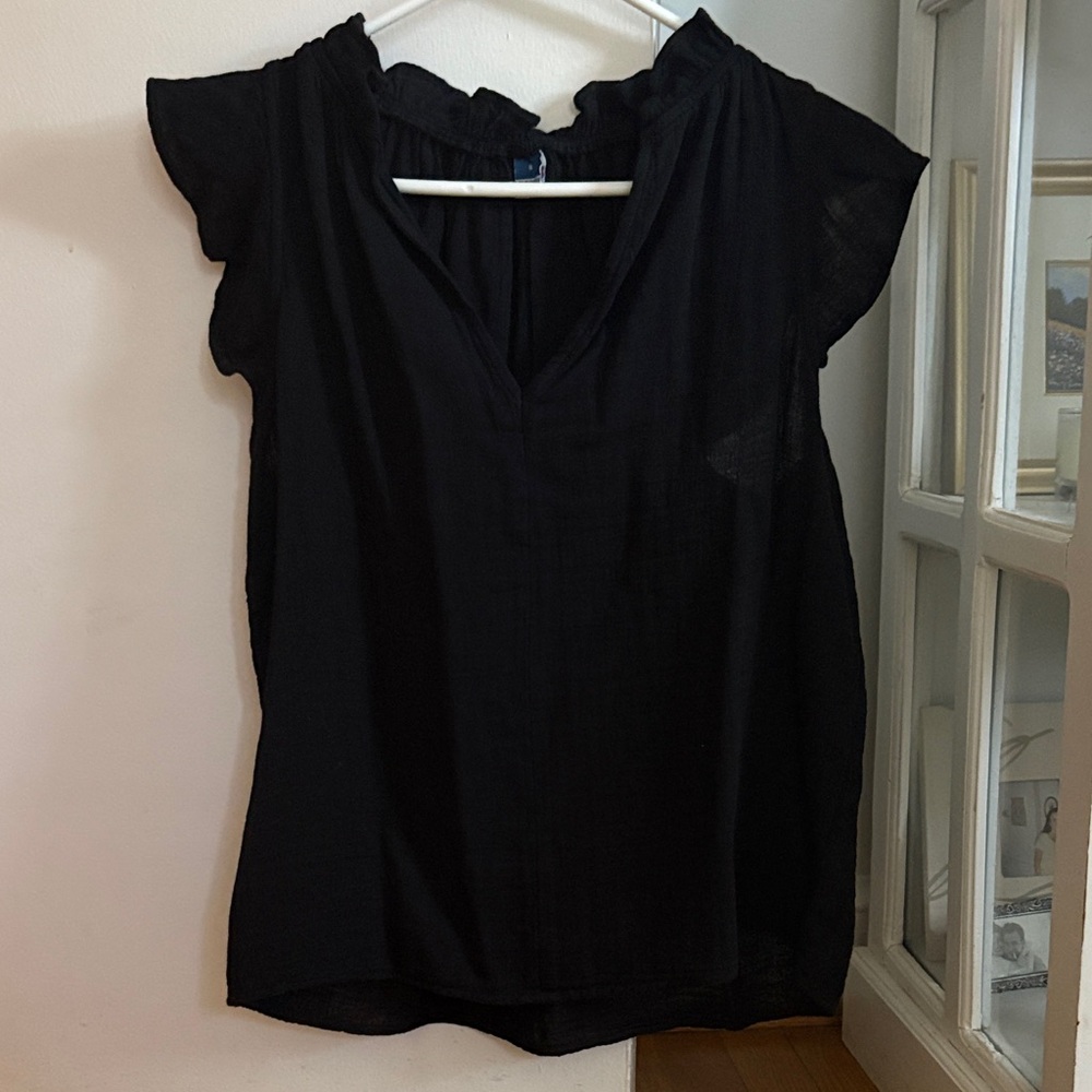 Old navy black ruffle blouse small
